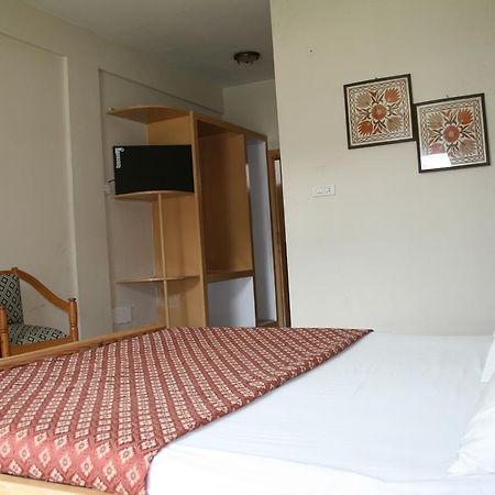 Pine Top Hotels נאראן מראה חיצוני תמונה