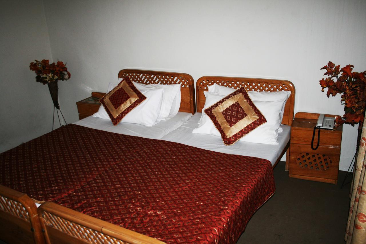 Pine Top Hotels נאראן מראה חיצוני תמונה