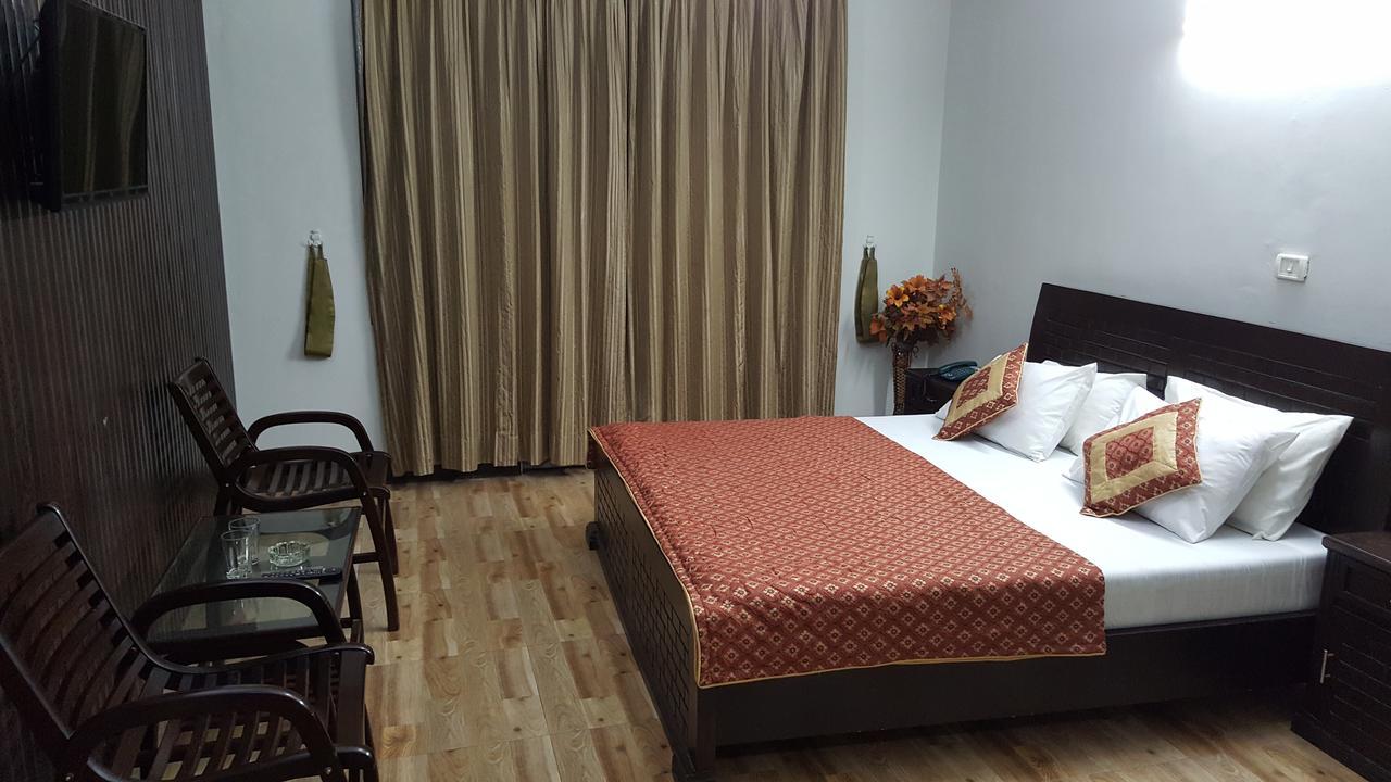 Pine Top Hotels נאראן מראה חיצוני תמונה