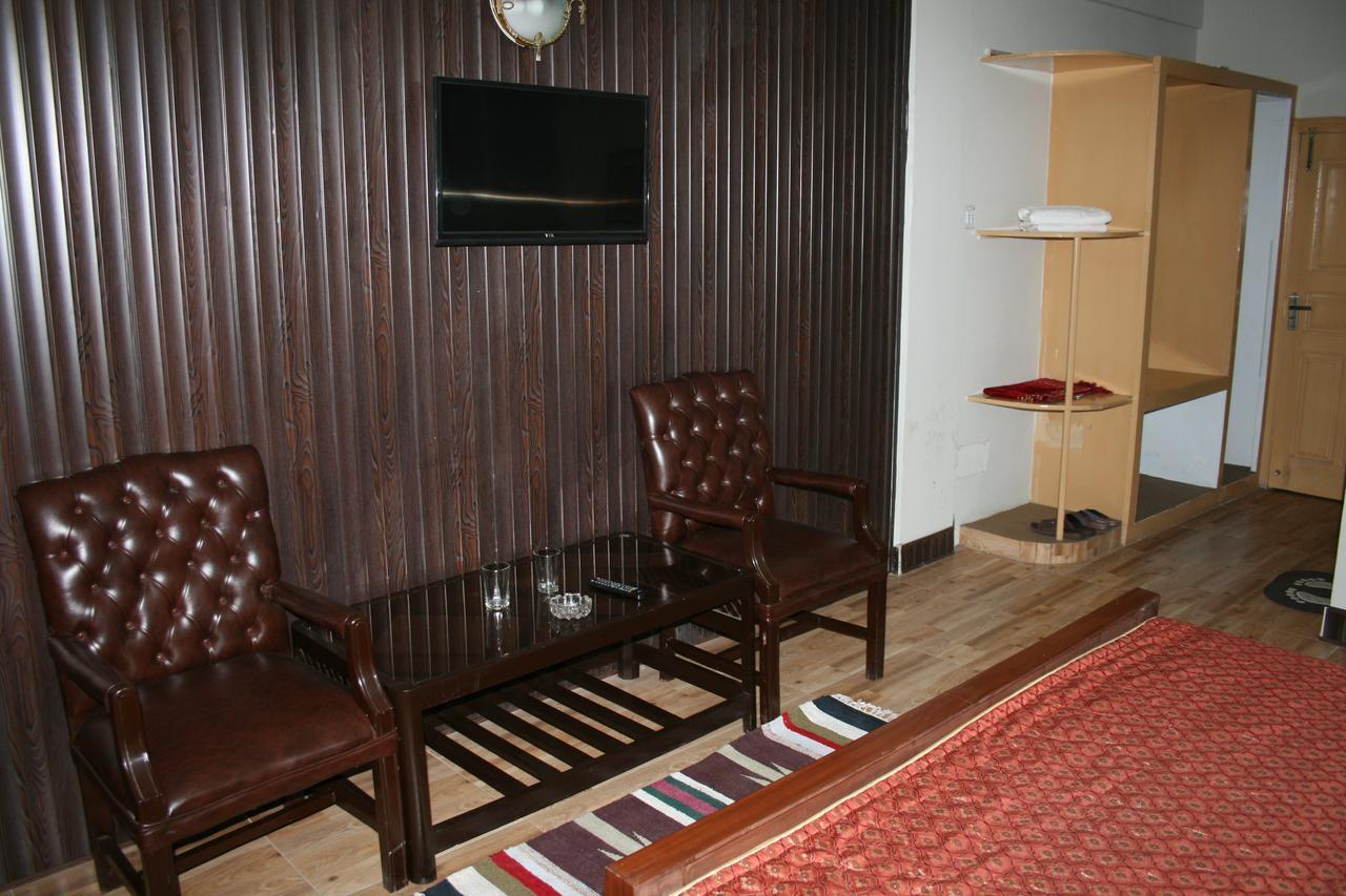 Pine Top Hotels נאראן מראה חיצוני תמונה