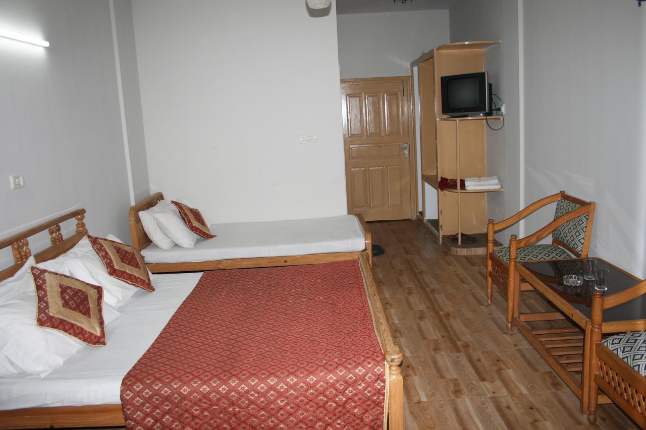 Pine Top Hotels נאראן מראה חיצוני תמונה