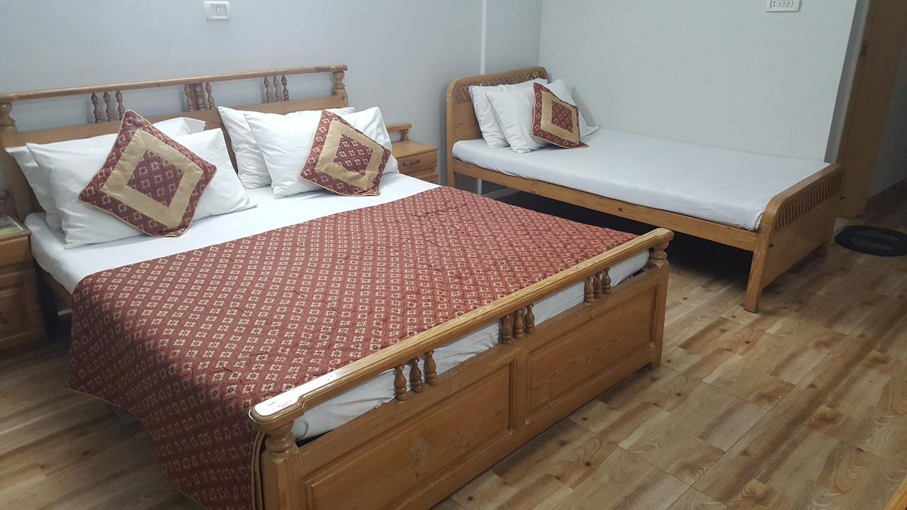 Pine Top Hotels נאראן מראה חיצוני תמונה