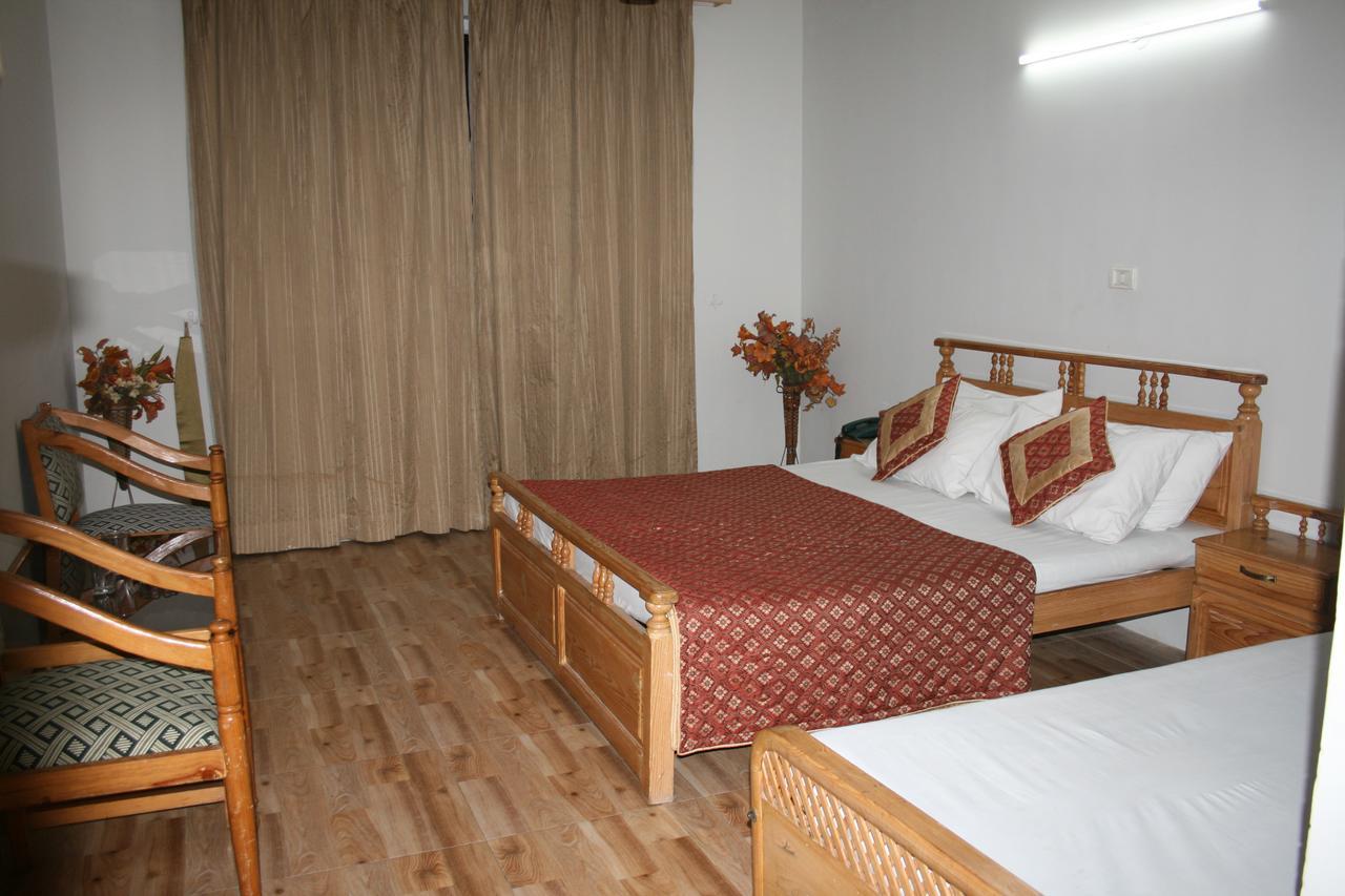 Pine Top Hotels נאראן מראה חיצוני תמונה