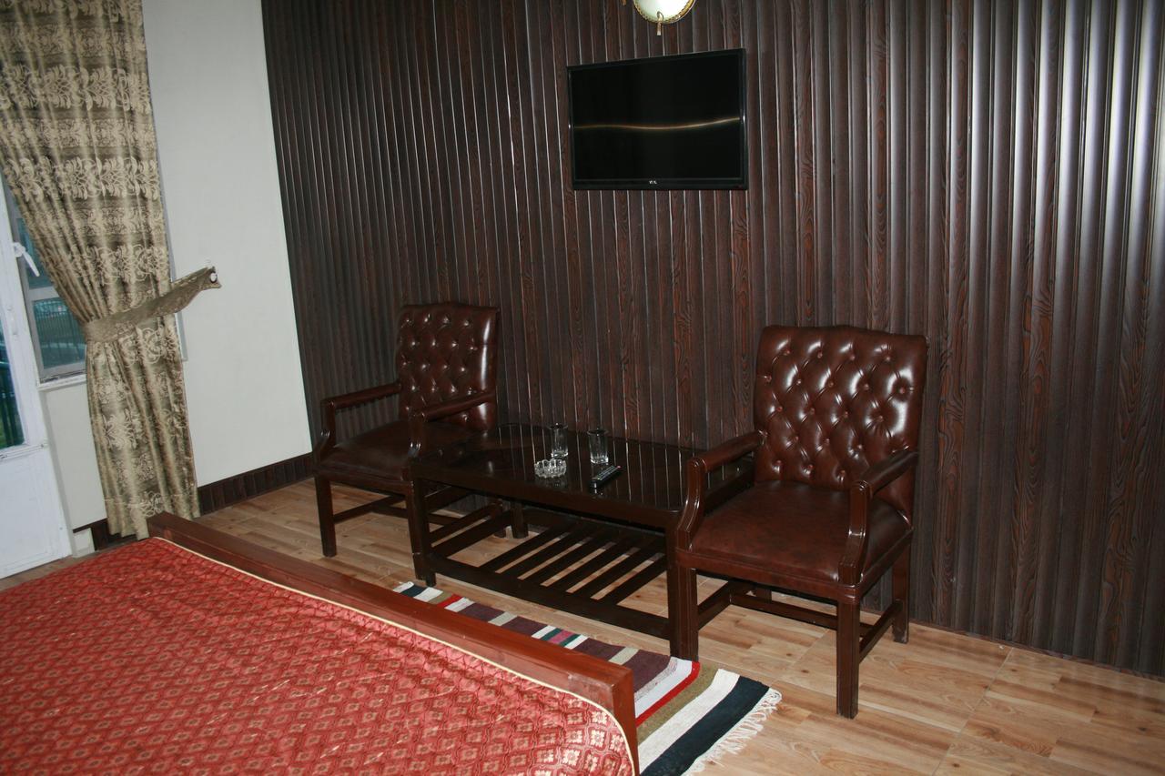 Pine Top Hotels נאראן מראה חיצוני תמונה