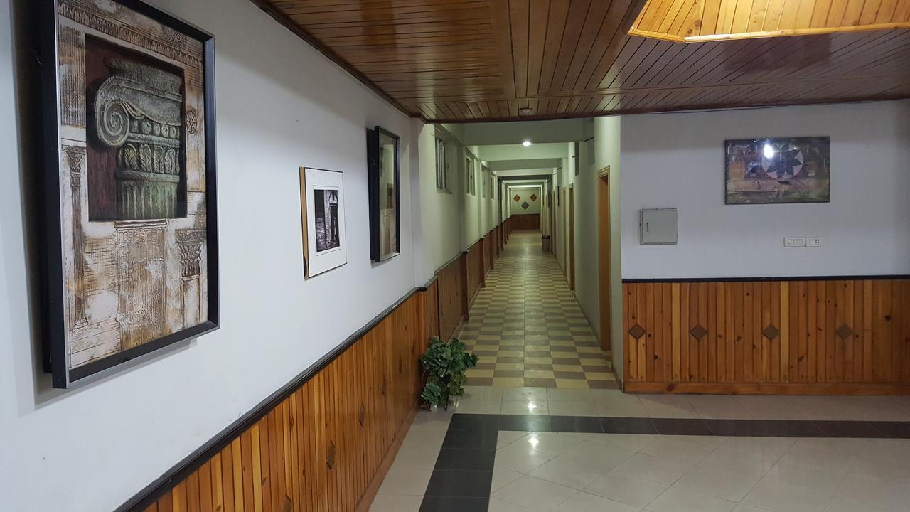 Pine Top Hotels נאראן מראה חיצוני תמונה