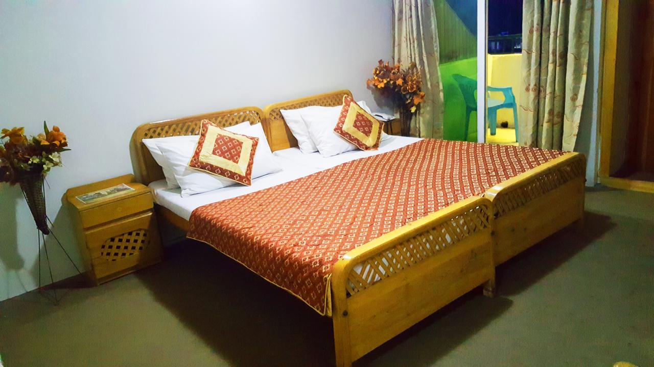 Pine Top Hotels נאראן חדר תמונה