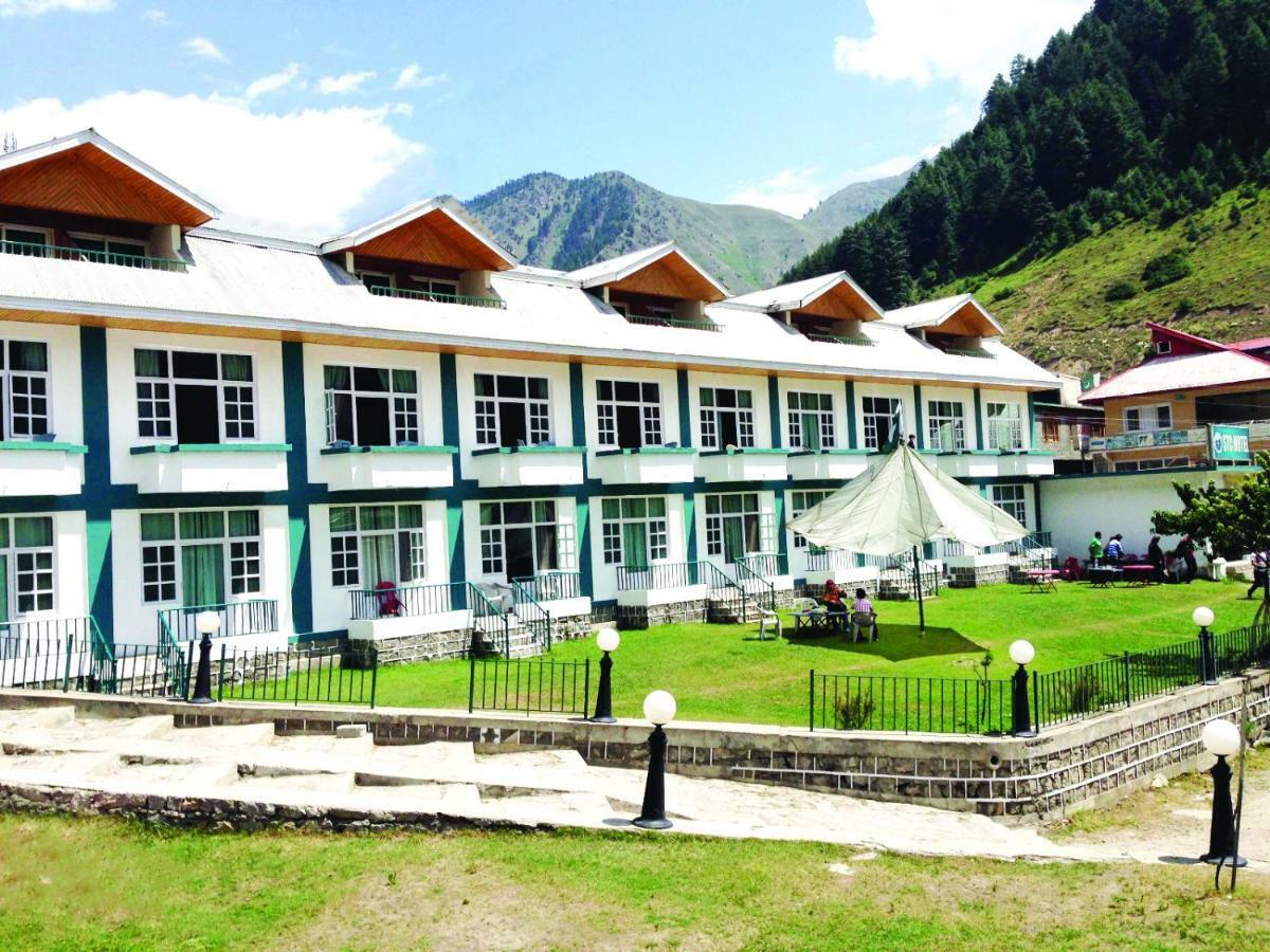 Pine Top Hotels נאראן מראה חיצוני תמונה
