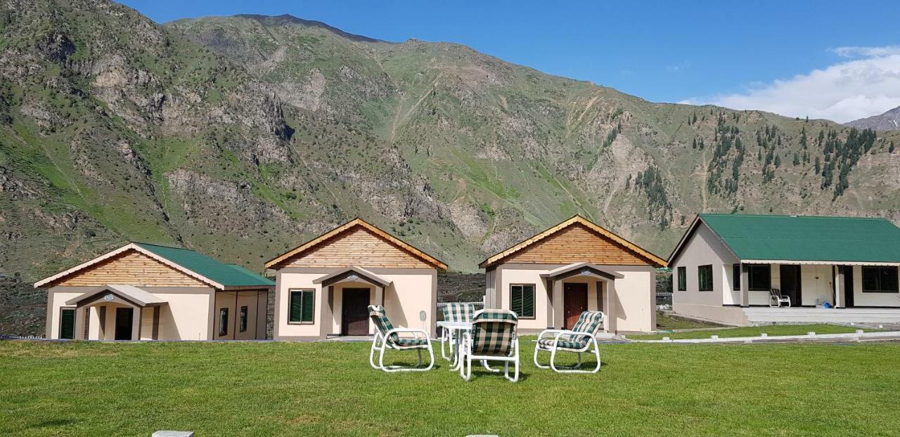 Pine Top Hotels נאראן מראה חיצוני תמונה