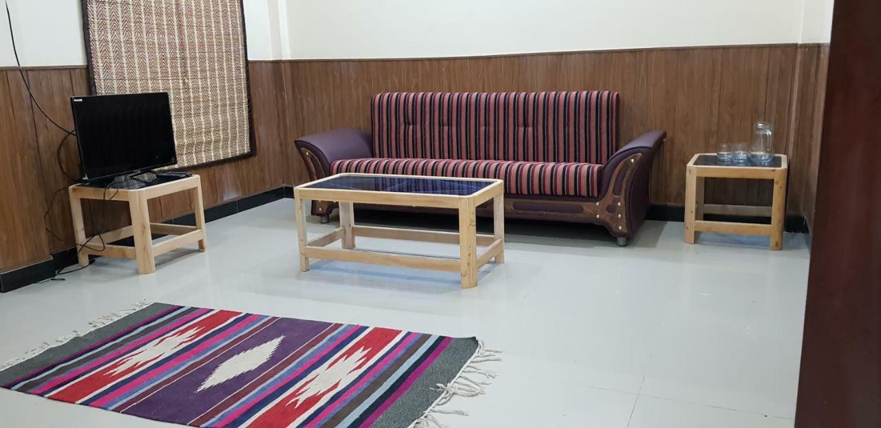 Pine Top Hotels נאראן מראה חיצוני תמונה