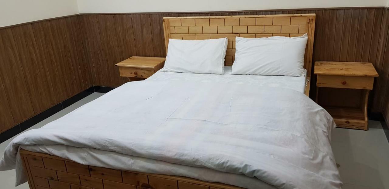 Pine Top Hotels נאראן מראה חיצוני תמונה