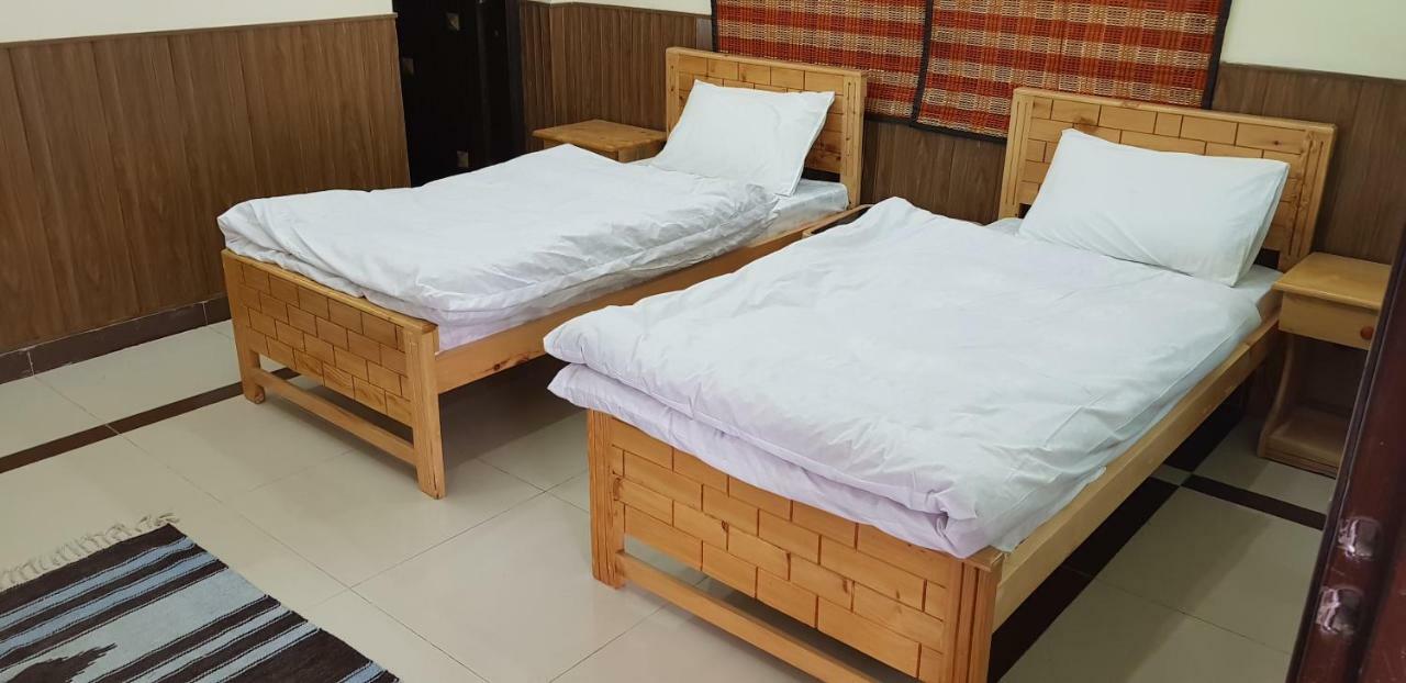 Pine Top Hotels נאראן מראה חיצוני תמונה